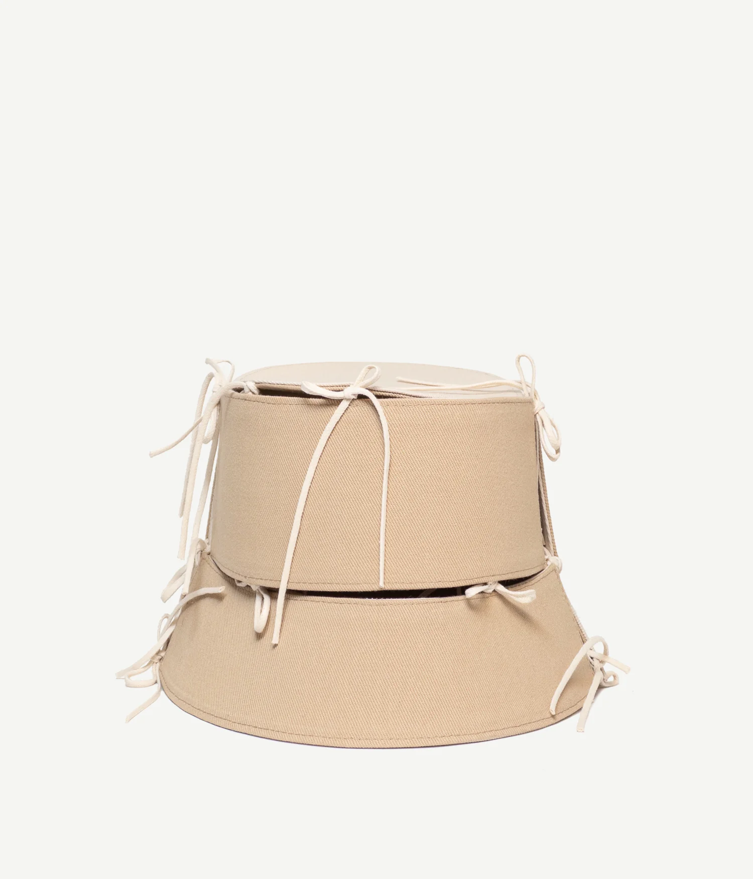 BOW BUCKET HAT IN LIGHT BEIGE